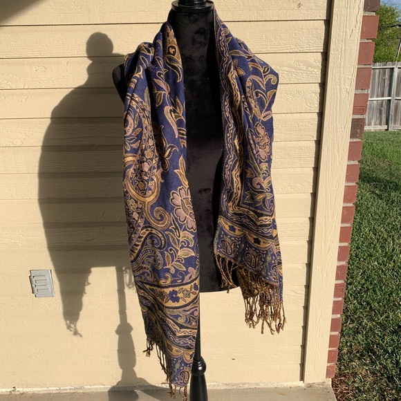 Wool Scarf - Picture 2 of 3